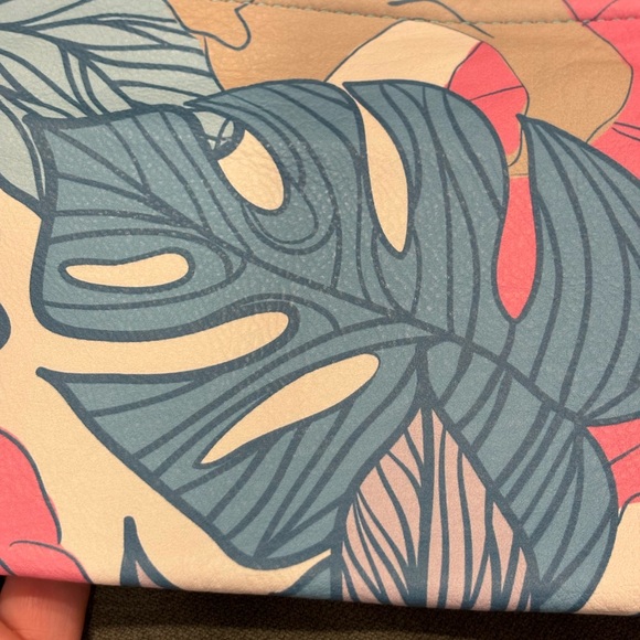 Loungefly Disney Little Mermaid Rare Zip pouch with wristlet strap - Picture 4 of 7